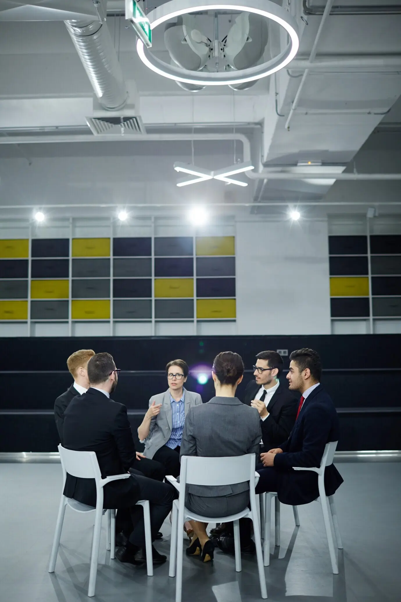 Пожалуйста, предоставьте исходный текст описания, которое нужно перефразировать на русском языке.